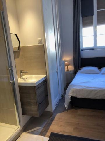 4 Square D'avignon Apartment